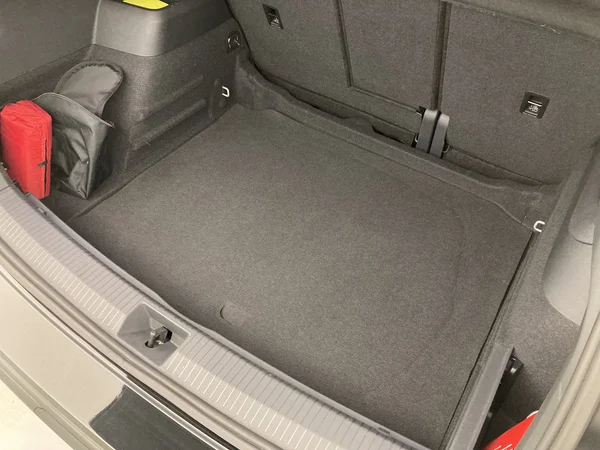 VOLKSWAGEN Tiguan (2025) — foto 13 van 36