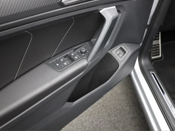 VOLKSWAGEN Tiguan (2023) — foto 7 van 22