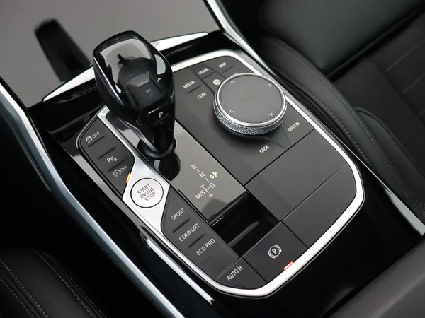 BMW 320 (2021) — foto 4 van 29