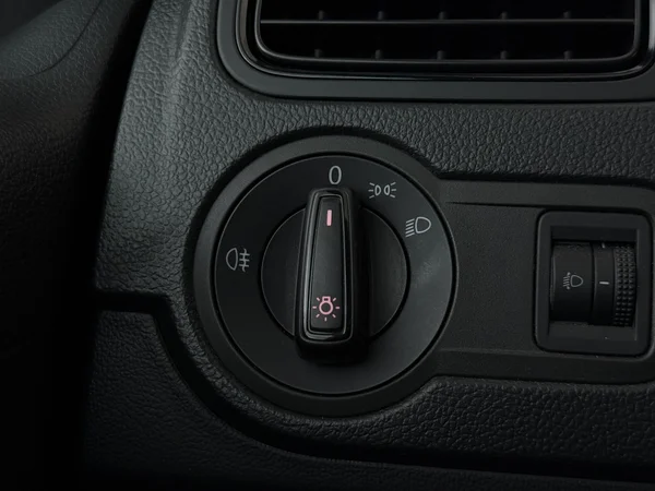VOLKSWAGEN Polo (2017) — foto 11 van 20