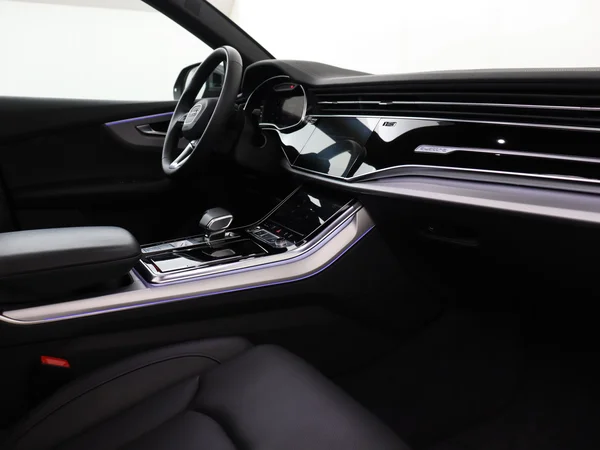 AUDI Q8 (2024) — foto 3 van 33