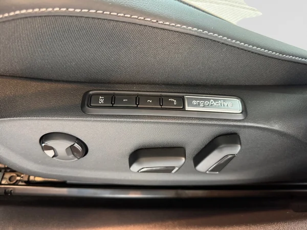 VOLKSWAGEN ID.7 Tourer (2025) — foto 2 van 23