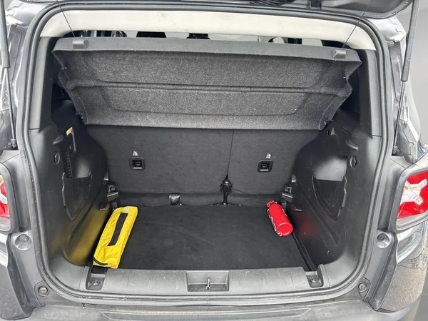 Jeep Renegade (2023) — foto 18 van 20