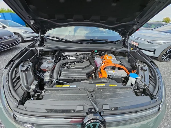 VOLKSWAGEN Tiguan eHybrid (PHEV) (2026) — foto 15 van 24