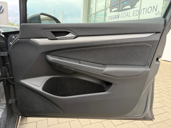 VOLKSWAGEN Golf VIII SW (2023) — foto 4 van 25