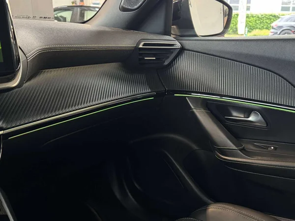 Peugeot 2008 (2022) — foto 8 van 16