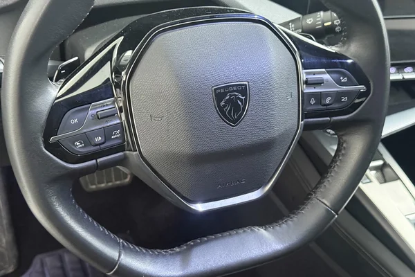 Peugeot 308 (2022) — foto 3 van 24