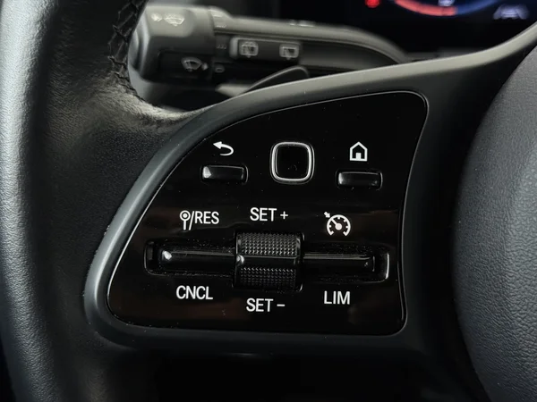 MERCEDES GLA 250 (2022) — foto 9 van 32