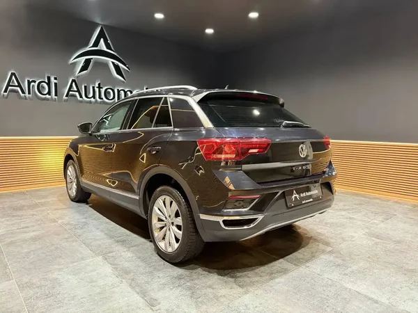 Volkswagen T-Roc (2019) — foto 20 van 23