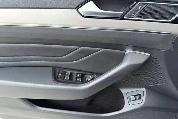 Volkswagen Passat SW (2023) — foto 9 van 23