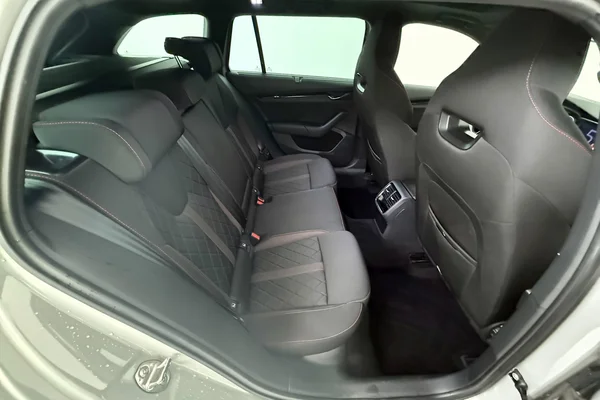 Skoda Octavia SW RS PHEV (2021) — foto 13 van 28