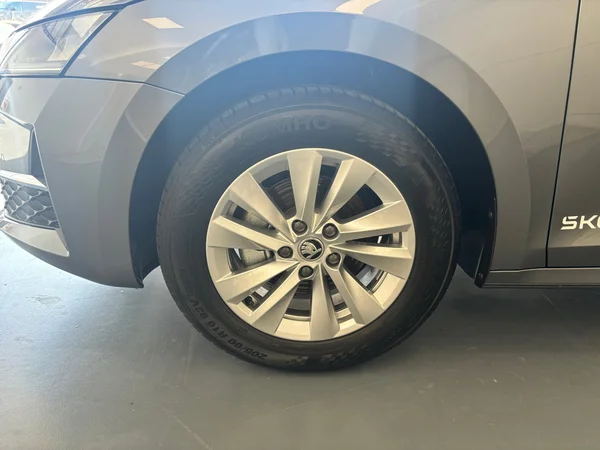 SKODA Octavia Combi (2025) — foto 5 van 24