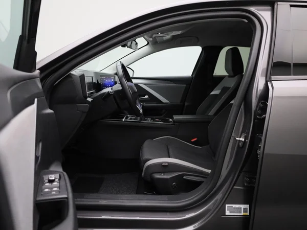 Opel Astra (2023) — foto 38 van 38