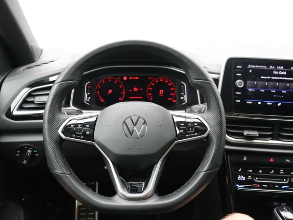 Volkswagen T-Roc (2022) — foto 13 van 28