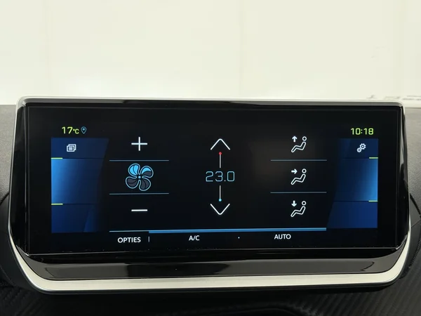 PEUGEOT e-2008 (2022) — foto 18 van 31