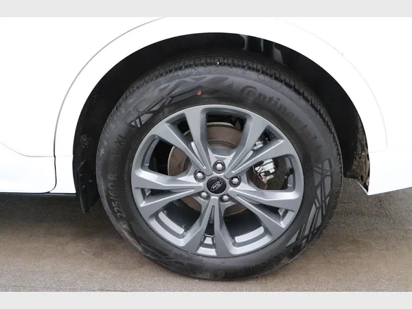 FORD Kuga FHEV (2024) — foto 13 van 29