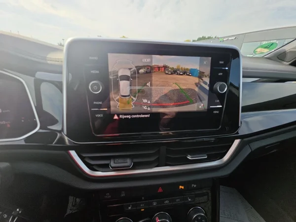 VOLKSWAGEN T-Roc (2024) — foto 4 van 23