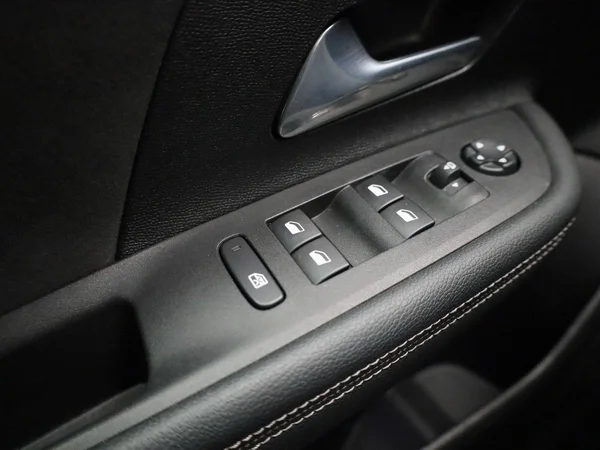 Opel Mokka-e (2022) — foto 19 van 36