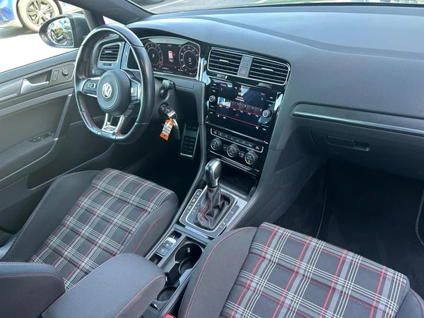 VOLKSWAGEN Golf VII GTI (2019) — foto 3 van 24