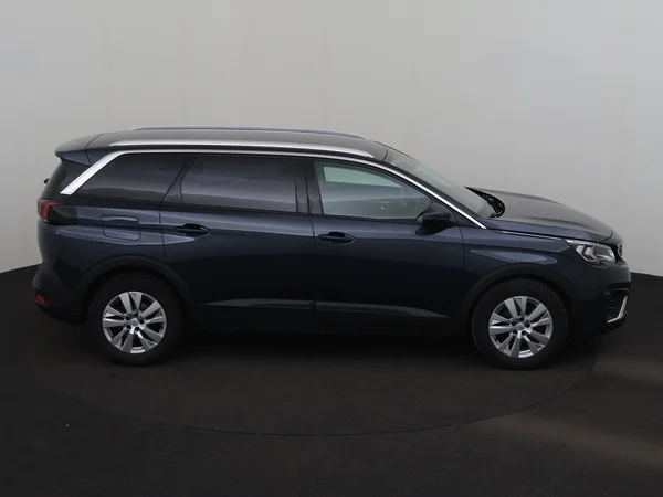 PEUGEOT 5008 (2020) — foto 19 van 23