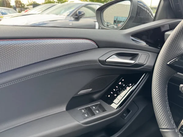 AUDI A6 Sportback e-tron (2025) — foto 20 van 24
