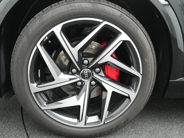 AUDI Q6 Sportback e-tron (2025) — foto 39 van 41