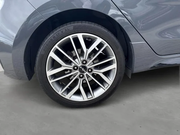 Kia Rio (2023) — foto 16 van 19