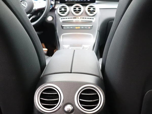 Mercedes-Benz GLC (2021) — foto 11 van 26