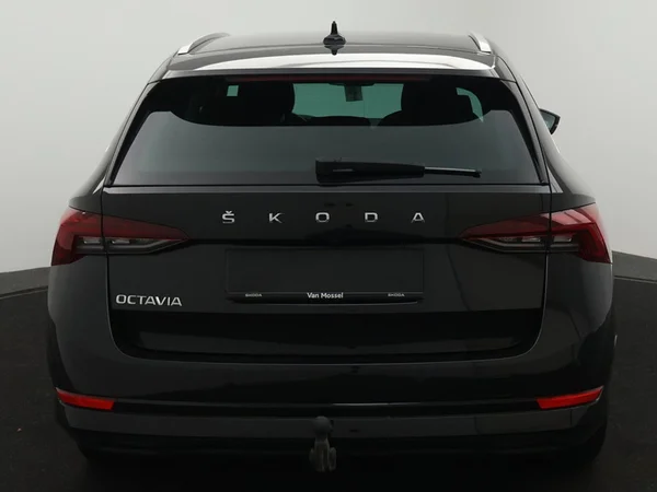 SKODA Octavia Combi (2024) — foto 22 van 27