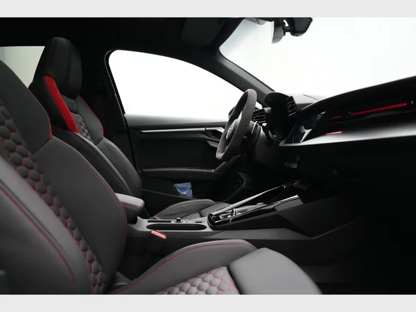 AUDI RS3 Sedan (2023) — foto 33 van 36