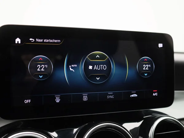 Mercedes-Benz GLC (2021) — foto 16 van 44