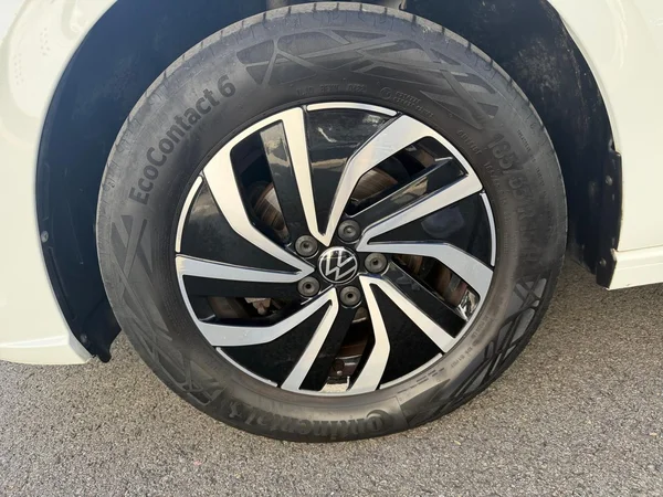VOLKSWAGEN Polo (2022) — foto 13 van 20