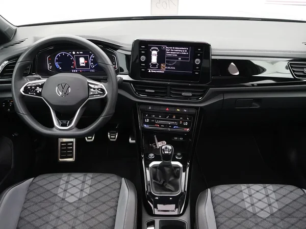 Volkswagen T-Roc (2023) — foto 22 van 24