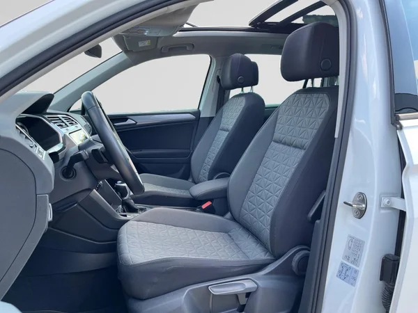 VOLKSWAGEN Tiguan (2022) — foto 14 van 22