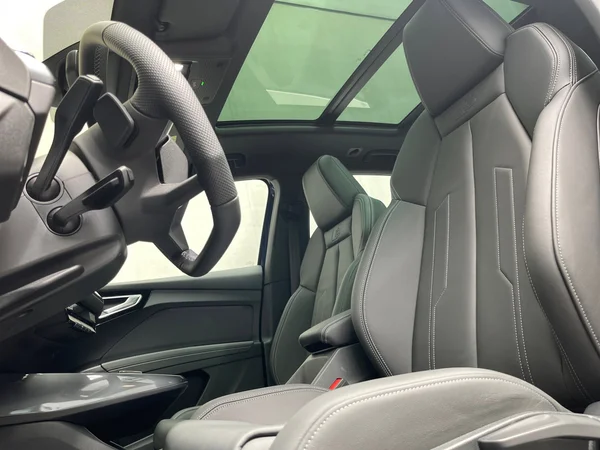 AUDI Q4 e-tron (2025) — foto 13 van 15