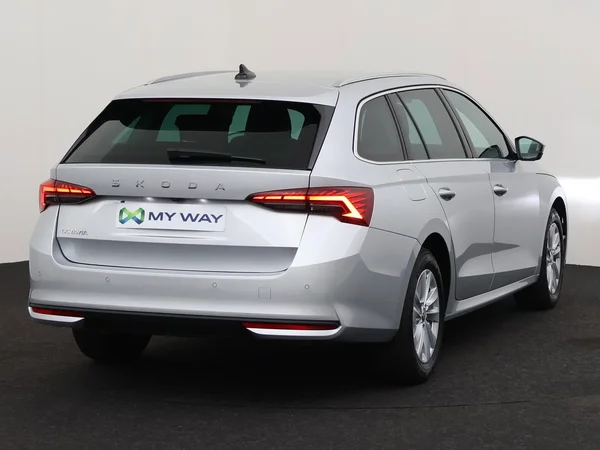 SKODA Octavia Combi (2024) — foto 12 van 19