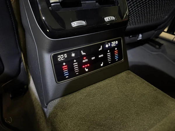 AUDI A6 Avant e-hybrid (PHEV) (2025) — foto 2 van 20