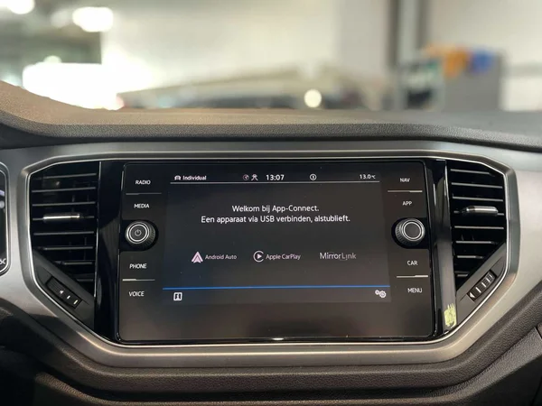 Volkswagen T-Roc Cabriolet (2021) — foto 5 van 18