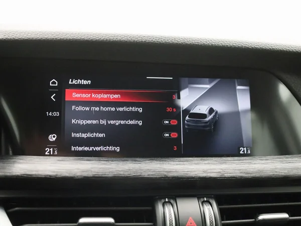 Alfa Romeo Stelvio (2022) — foto 25 van 44