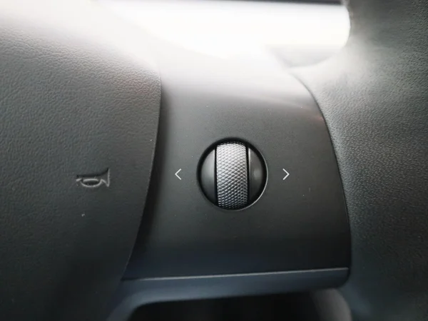 Tesla Model Y (2023) — foto 21 van 43