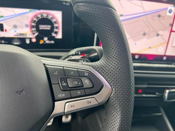 VOLKSWAGEN Tiguan (2024) — foto 11 van 25