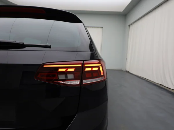 VOLKSWAGEN Passat SW (2023) — foto 14 van 18