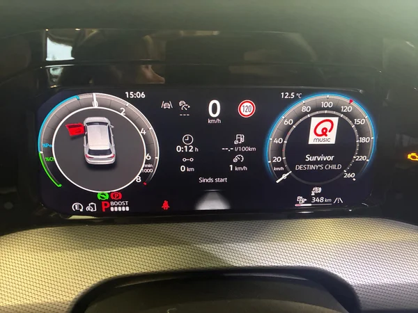VOLKSWAGEN Golf VIII (2024) — foto 5 van 24