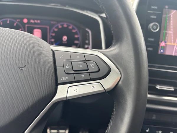 VOLKSWAGEN T-Roc (2024) — foto 11 van 23