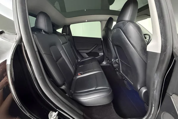 Tesla Model 3 (2023) — foto 36 van 36