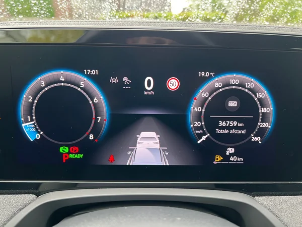 VOLKSWAGEN Passat SW (2024) — foto 6 van 23