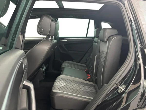 VOLKSWAGEN Tiguan (2023) — foto 8 van 17