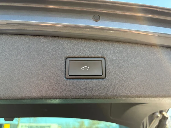 VOLKSWAGEN Tiguan (2022) — foto 13 van 23