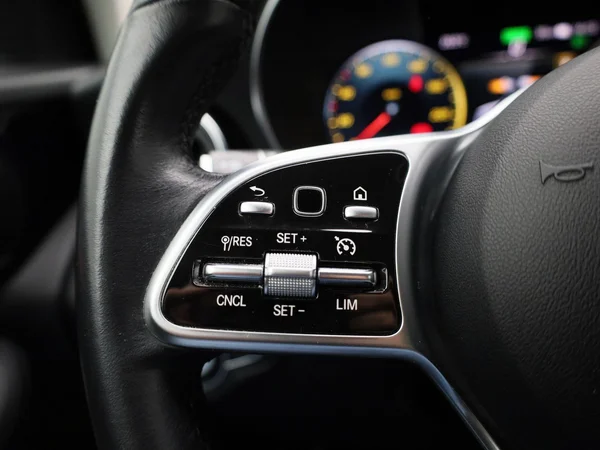 Mercedes-Benz GLC (2021) — foto 13 van 44