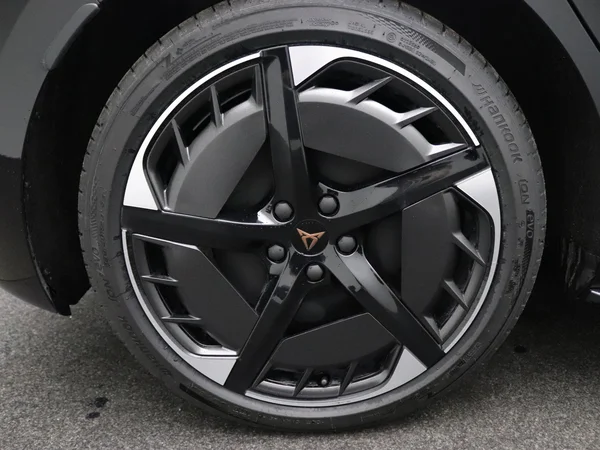 CUPRA Born (2025) — foto 8 van 17